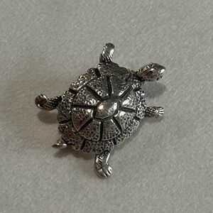 Vintage 925 Sterling Silver Turtle Engraved Statement Brooch Pin